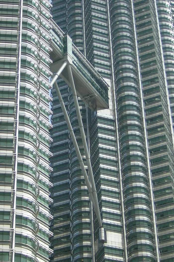 国油双峰塔，国油双峰塔，梅纳拉