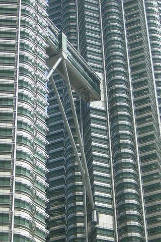 国油双峰塔，国油双峰塔，梅纳拉