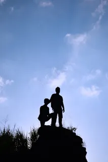 剪影,男孩,天空,高大,岩,人,蓝蓝的天空 剪影,男孩,天空,高大,岩,人,蓝蓝的天空