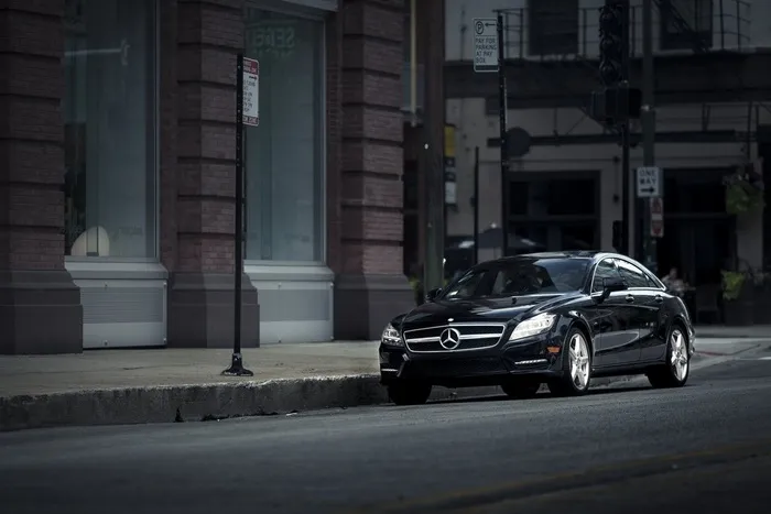 轿车,奔驰,地下停车场,人物特写,地下车库,奔驰CLS