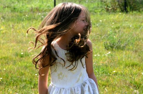 女孩，长长的头发，动态，微笑，美女，夏天，儿童