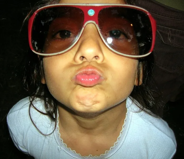 眼镜,女孩,墨镜,化妆舞会,人物特写,吻