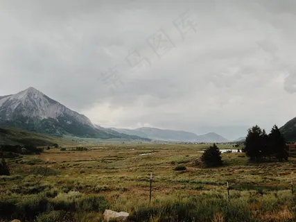 天空,风景,树,山峦,草原,景观山自然树木 天空,风景,树,山峦,草原,景观山自然树木