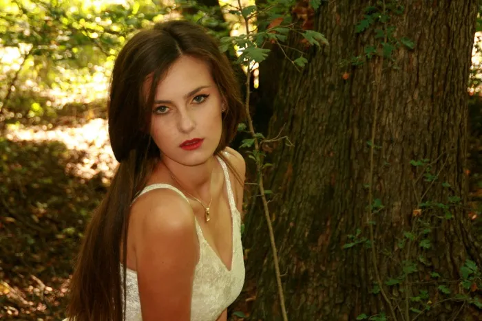 女孩，美女，肖像，长长的头发，诱人，森林