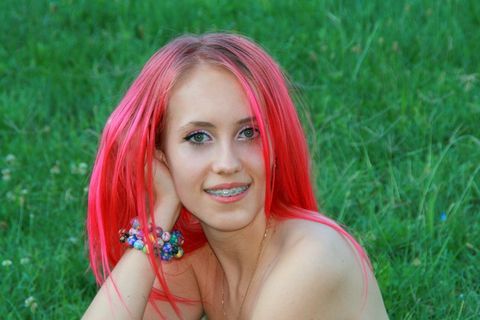 女孩，粉红色的头发，微笑