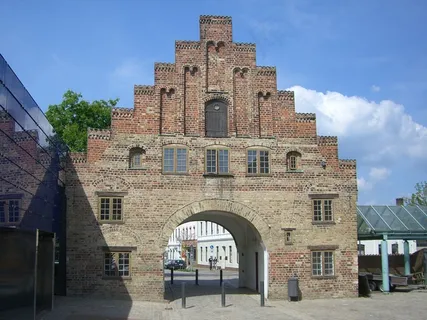 弗伦斯堡(Flensburg),诺德多(Nordertor),城市之门,Phänomenta,旧城区 弗伦斯堡(Flensburg),诺德多(Nordertor),城市之门,Phänomenta,旧城区