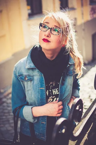 女子，年轻，女孩，人，金发，眼镜，女性