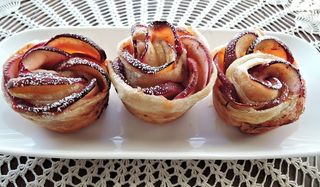 苹果糕点，蛋糕，糖粉，杏，烤