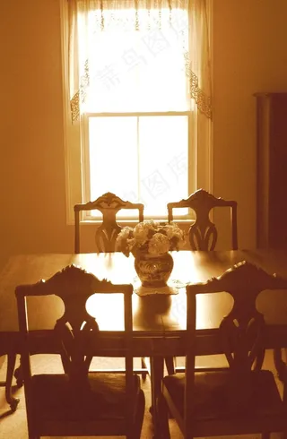 居家室内,餐桌,吸顶灯,室内一角,椅子,饭厅