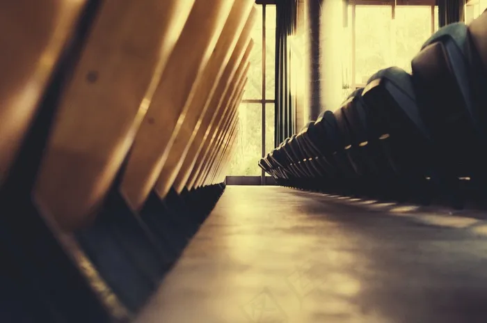 椅子，座椅，礼堂，阳光，窗户，支柱