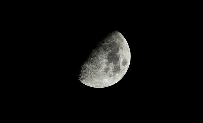 露娜，夜晚，天空