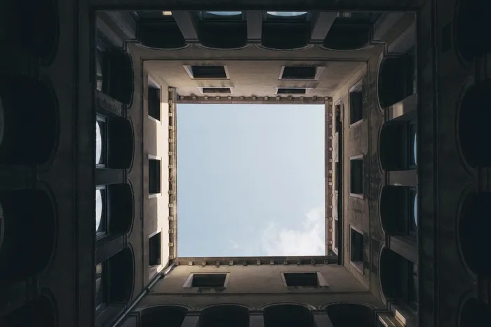 广场，庭院，天井，墙壁，建筑，建筑
