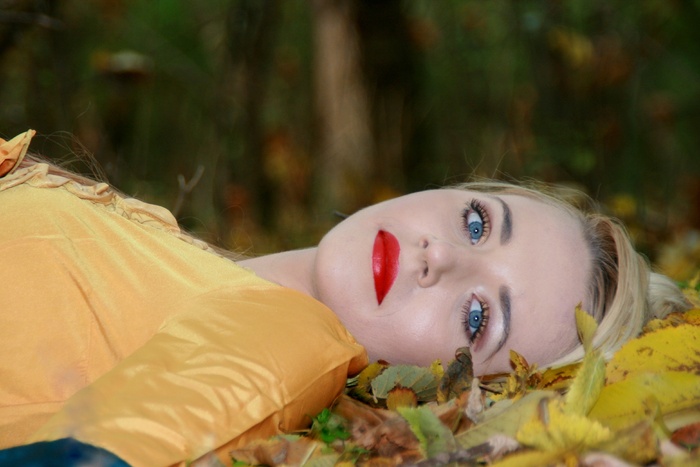 女孩，叶子，秋季，黄色，肖像，蓝眼睛