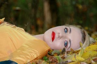 女孩，叶子，秋季，黄色，肖像，蓝眼睛