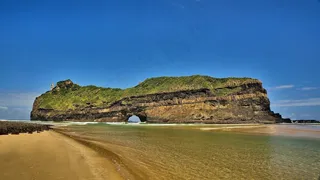 南非，咖啡湾，墙上的洞，山