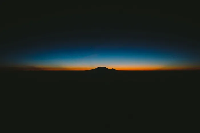 日落，山，剪影，地平线，衰落的光线