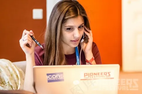 电话,人物特写,美女,组委,女人,先锋节投资者日