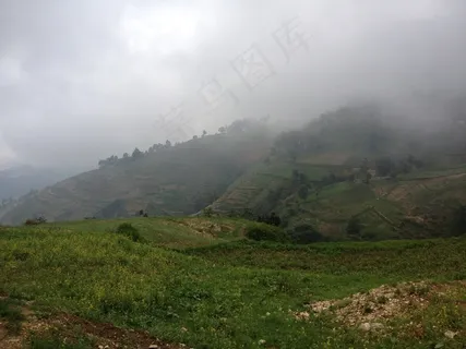山,山谷,多云,阴,雾,有雾,绿色 山,山谷,多云,阴,雾,有雾,绿色