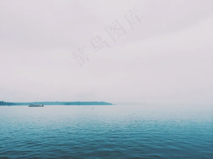 海洋，海，水，船，船舶，天空，灰色，雾