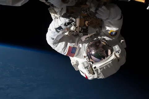 宇航员,太空行走,Iss,工具,西装,包,系绳 宇航员,太空行走,Iss,工具,西装,包,系绳
