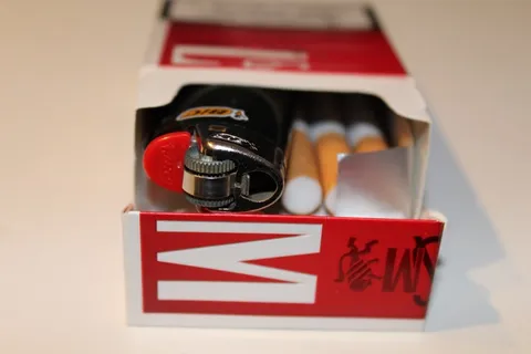 打火机,香烟,倾斜,火,成瘾,风险,Lm 打火机,香烟,倾斜,火,成瘾,风险,Lm