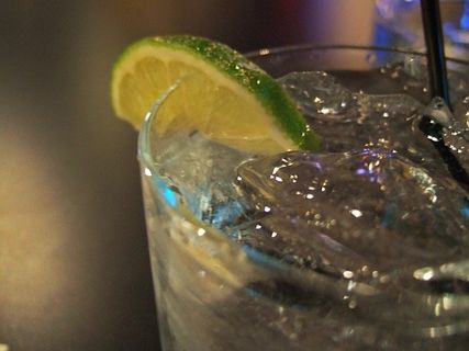 饮料/饮品,玻璃杯,鸡尾酒,烟灰缸,瓶子,我选择的武器