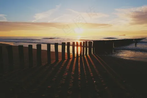 海滩，太阳，大海，水，天空，云团，背光，日落