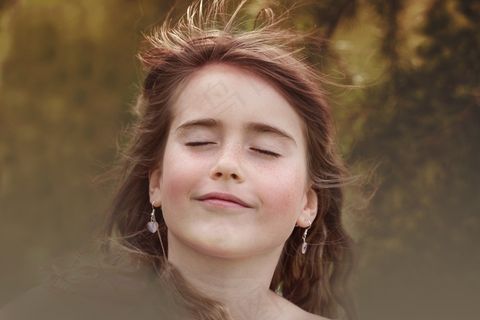 人，人的，女性，女孩，脸，闭着眼睛，风