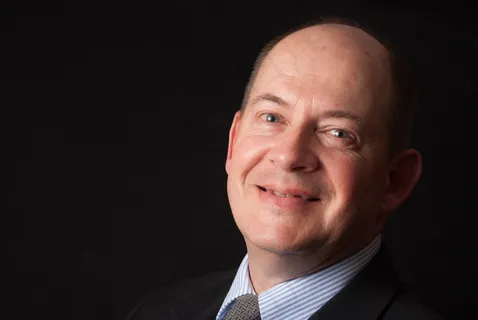 微笑的商人，爆头的肖像