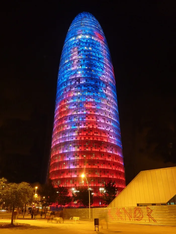 Torre Agbar，建筑，体系结构，照明，红色