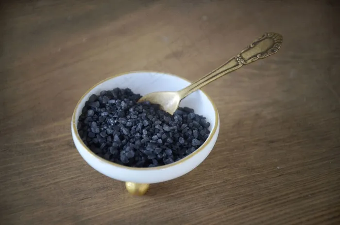 植物,乌米饭,盆栽植物,马克杯,碗,勺子与盐晶体球