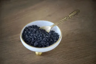 植物,乌米饭,盆栽植物,马克杯,碗,勺子与盐晶体球