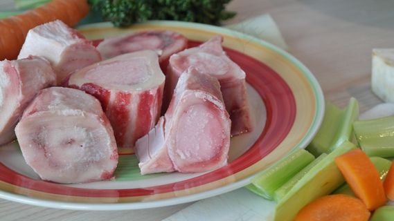 骨头,汤骨头,汤,胡萝卜,韭菜,午餐,食物 骨头,汤骨头,汤,胡萝卜,韭菜,午餐,食物