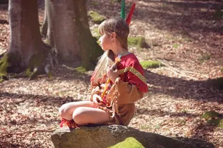 人类，儿童，女孩，坐在，印第安人，印度人，森林