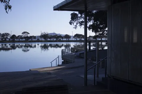 河口,公共场所,浴室,自然,户外 河口,公共场所,浴室,自然,户外