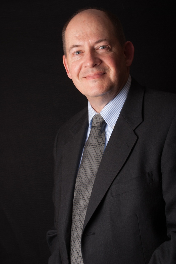 燕尾服,西服,人物特写,婚纱,歌唱家,微笑着成熟的商人的肖像