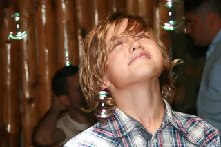 男孩，泡泡，玩