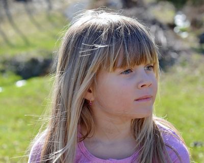 人的，儿童，女孩，金发，长长的头发，脸，视图