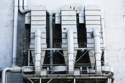 轿车,发射架,吸收塔,居民楼,墙,工业筒仓通风管