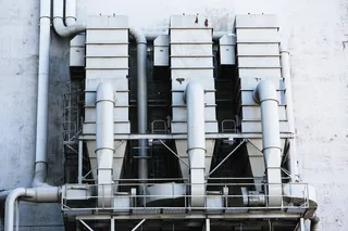 轿车,发射架,吸收塔,居民楼,墙,工业筒仓通风管