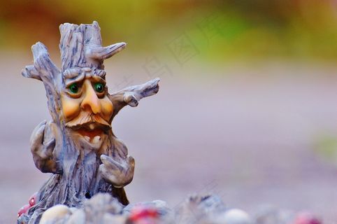 工艺品,卡通动漫人物,欢喜佛,工艺品,电视屏幕,人脸树的雕像