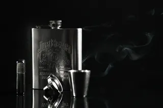 威士忌，反光杯，酒精，酒壶，季木良