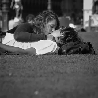 罗浮宫，巴黎，恋爱中，吻，年轻夫妇，爱情，青年