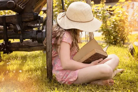 人，人的，女性，女孩，帽子，本书，阅读，自然