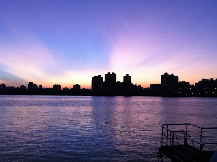 日落，台北，河