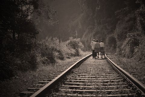 铁路,步行,步行,铁路,员工 铁路,步行,步行,铁路,员工