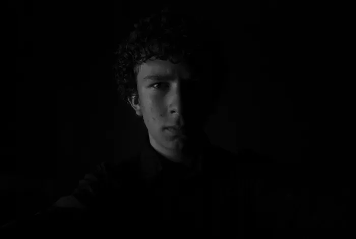 自画像，单色，黑色，白色，低调，一个