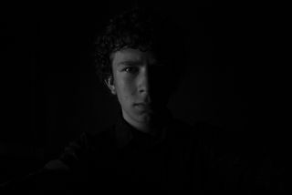 自画像，单色，黑色，白色，低调，一个