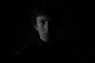 自画像，单色，黑色，白色，低调，一个