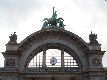 卢塞恩火车站，车站入口，雕像